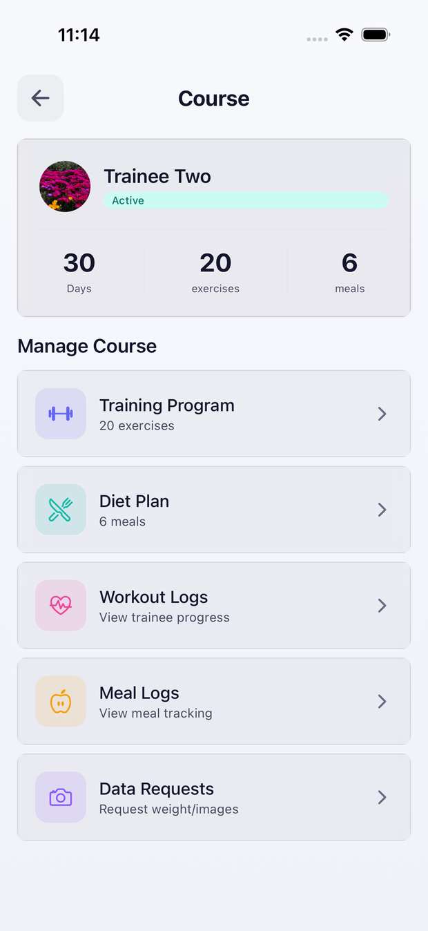 A trainer building a course: training programme, diet plan and logs